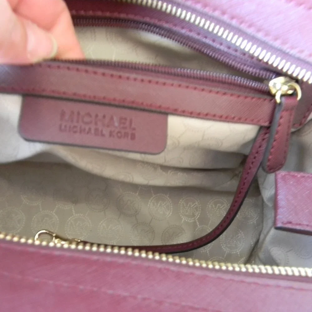 Michael Kors Selma Studded Saffiano Leather Crossbody SATCHEL BURGUNDY/WINE FALL - Picture 9 of 9
